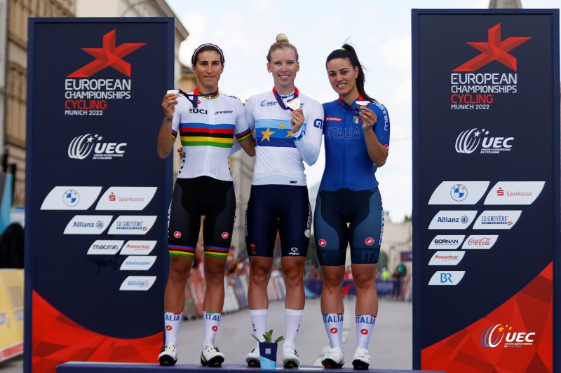 European Championships Munich 2022 - 2022 UEC Road Elite European Championships - Women's Road Race - 21/08/2022 - Lorena Wiebes (NED) - Elisa Balsamo (ITA) - Rachele Barbieri (ITA) - photo Ivan Benedetto/UEC/SprintCyclingAgency?2022